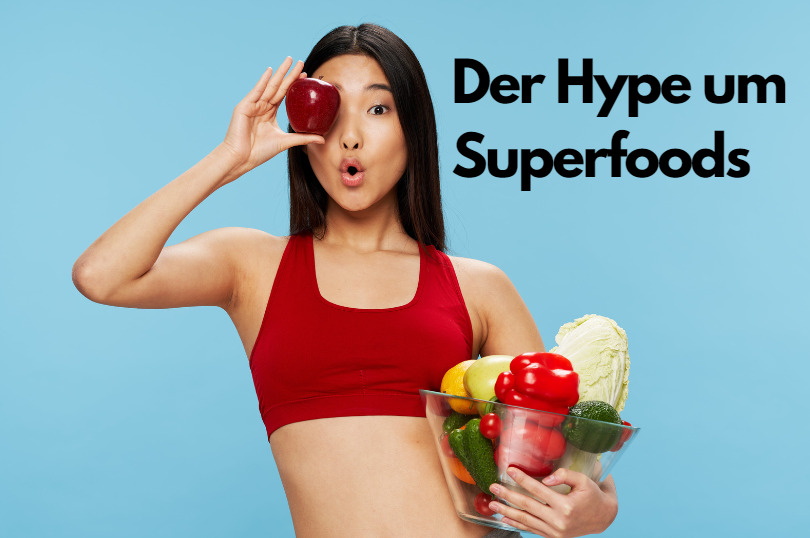 Eine Frau mit einem Obstkorb mit der Aufschrift: Der Hype um Superfoods