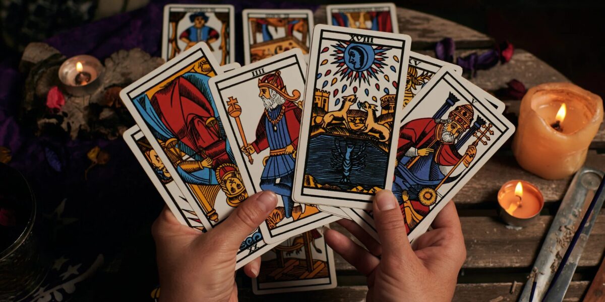 Kartenlegen lernen für Anfänger Tarot und Lenormand richtig deuten