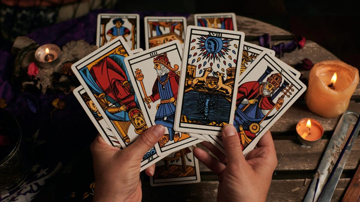 Kartenlegen lernen für Anfänger Tarot und Lenormand richtig deuten