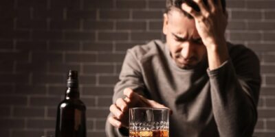 Körperlicher Verfall bei Alkoholismus Wie Alkohol den Körper zerstört