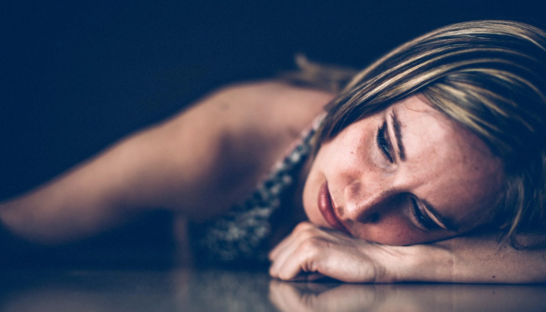 Warum bin ich so traurig? Grundlose Traurigkeit und Depression verstehen